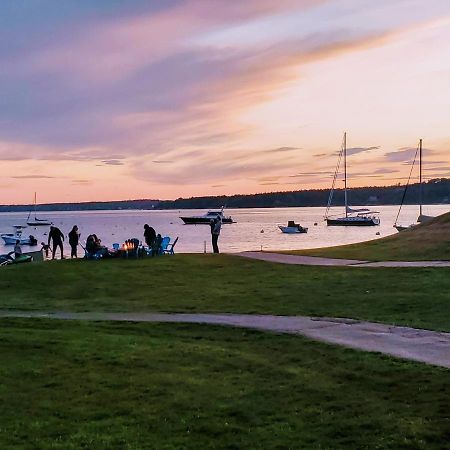Smugglers Cove Inn Dayville Экстерьер фото