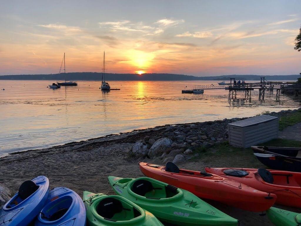 Smugglers Cove Inn Dayville Экстерьер фото