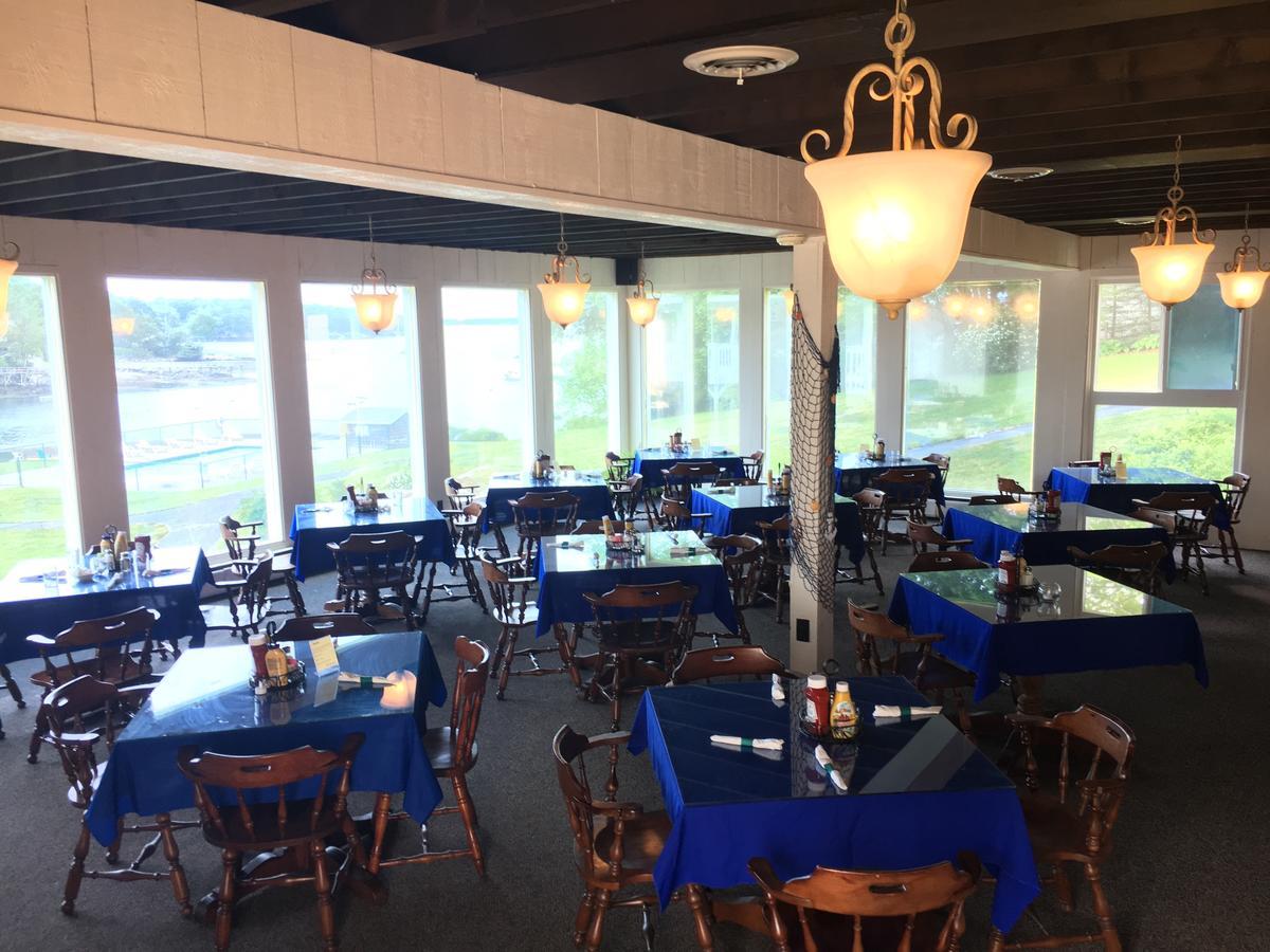 Smugglers Cove Inn Dayville Экстерьер фото