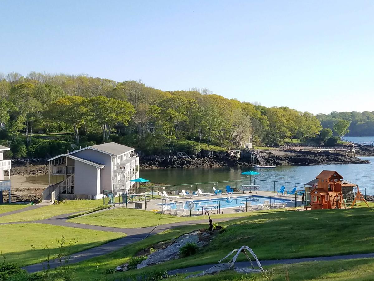 Smugglers Cove Inn Dayville Экстерьер фото