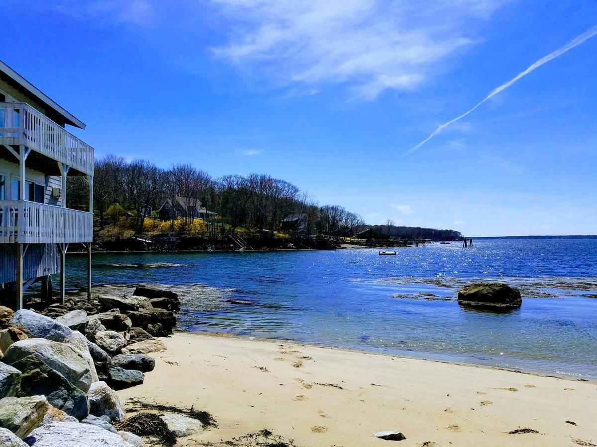 Smugglers Cove Inn Dayville Экстерьер фото