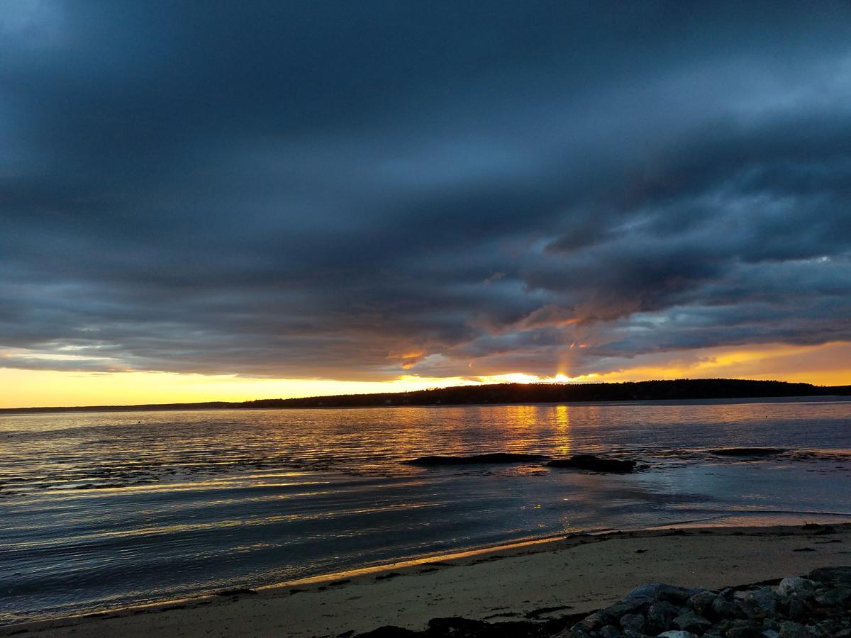 Smugglers Cove Inn Dayville Экстерьер фото