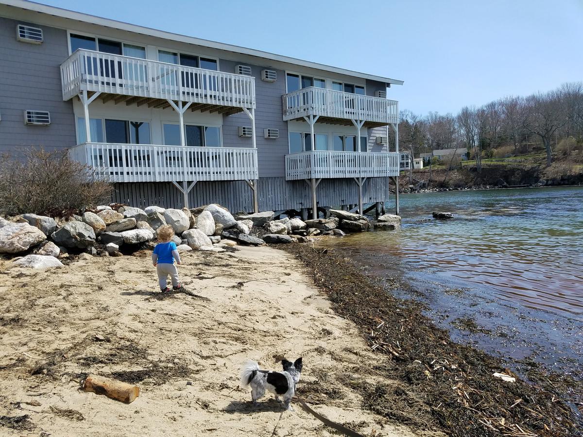 Smugglers Cove Inn Dayville Экстерьер фото