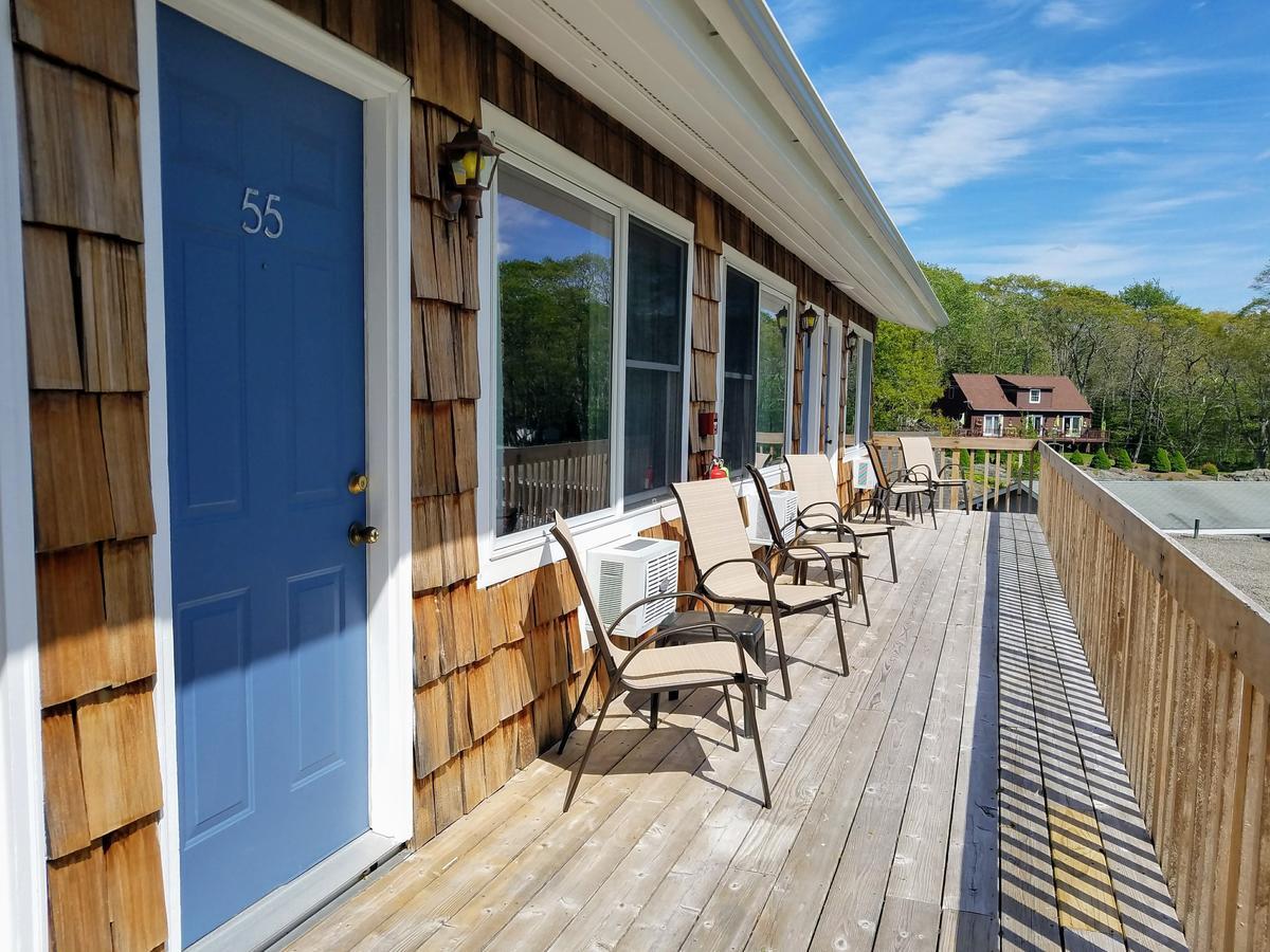 Smugglers Cove Inn Dayville Экстерьер фото