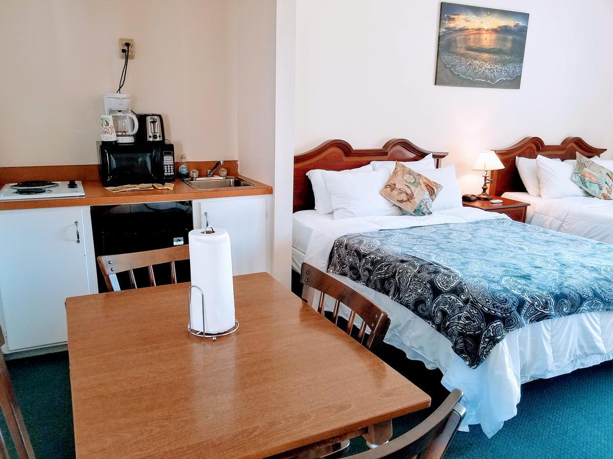 Smugglers Cove Inn Dayville Экстерьер фото