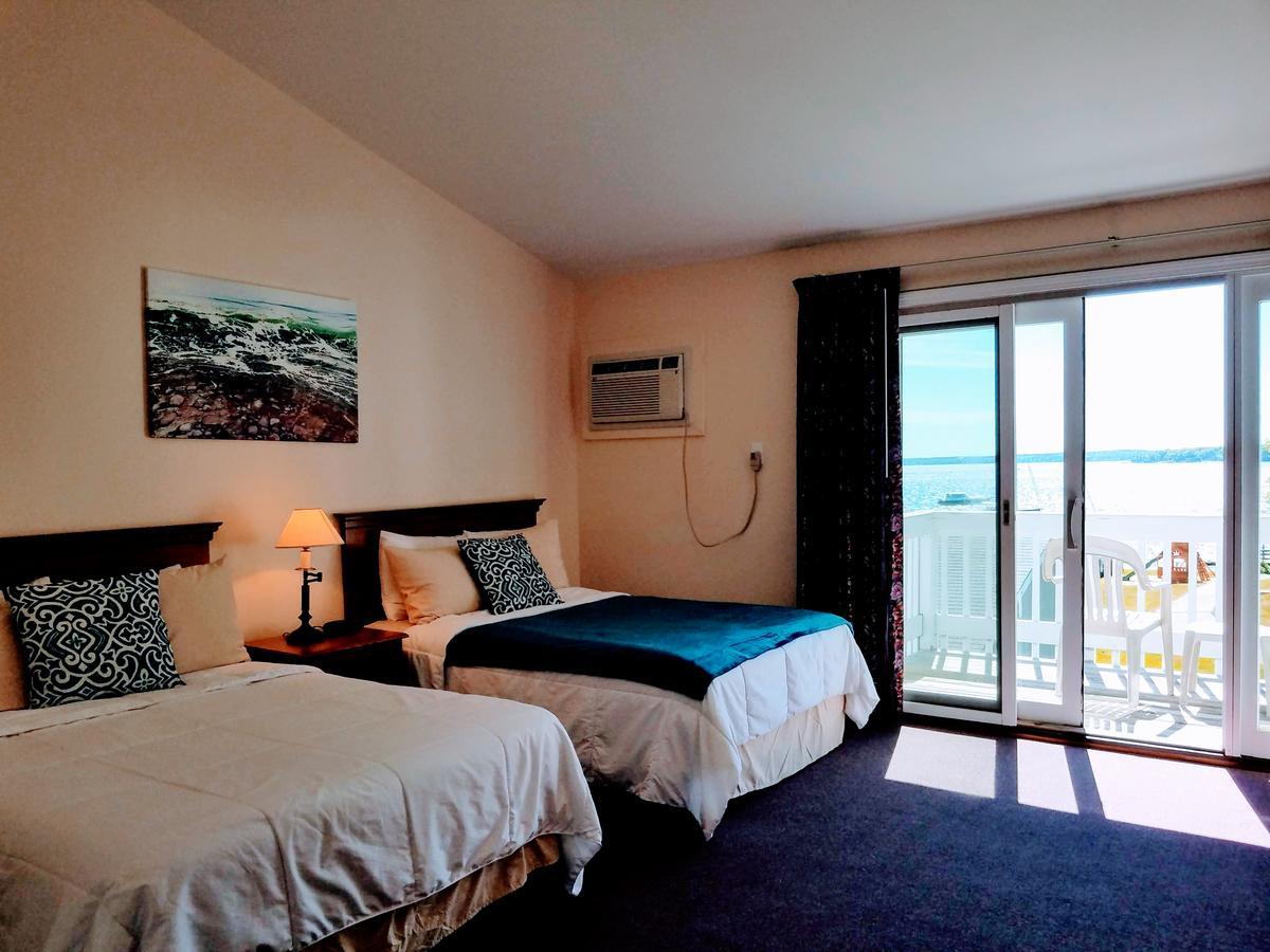 Smugglers Cove Inn Dayville Экстерьер фото