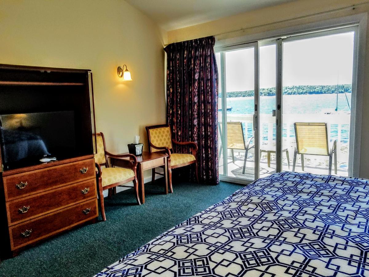 Smugglers Cove Inn Dayville Экстерьер фото