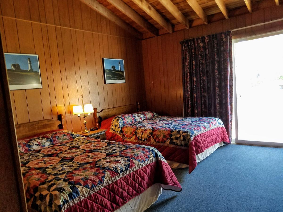 Smugglers Cove Inn Dayville Экстерьер фото