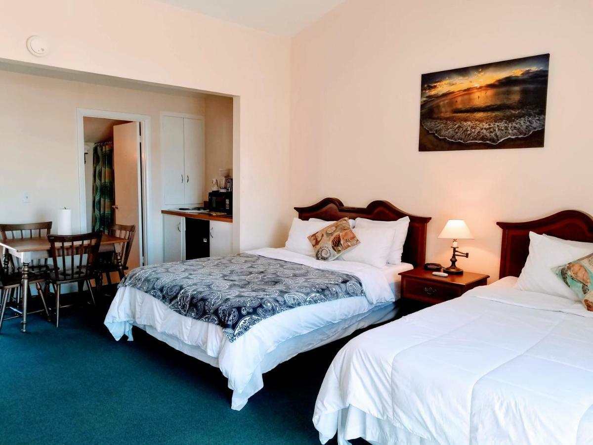Smugglers Cove Inn Dayville Экстерьер фото